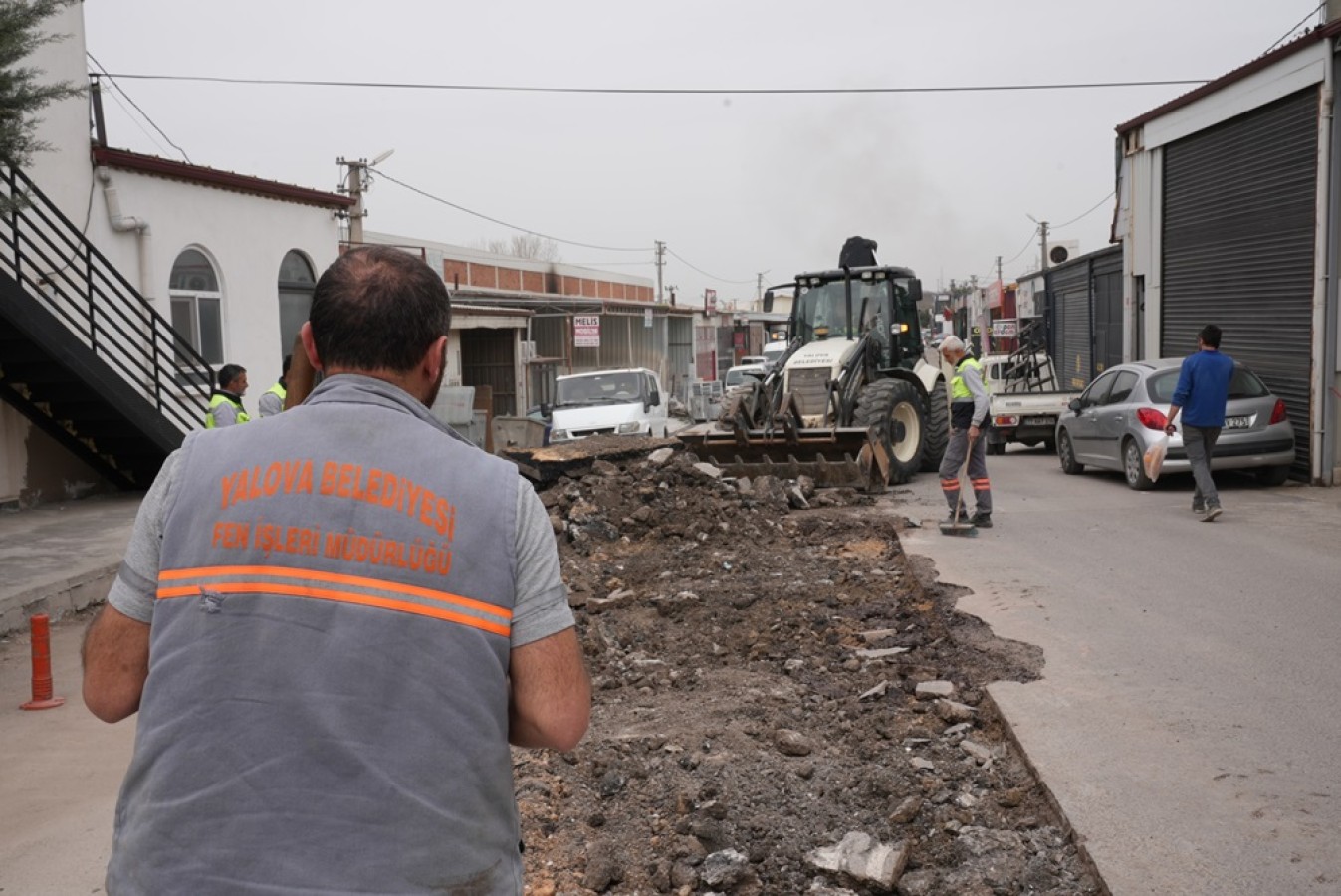 KİRAZLI SANAYİ SİTESİNİN YOLLARINDA BAKIM ONARIM ÇALIŞMASI YAPILIYOR