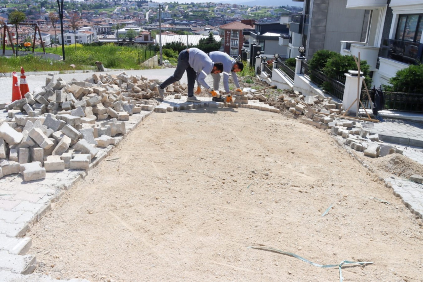 KISMET SOKAK’TA PARKE ONARIMI TAMAMLANIYOR