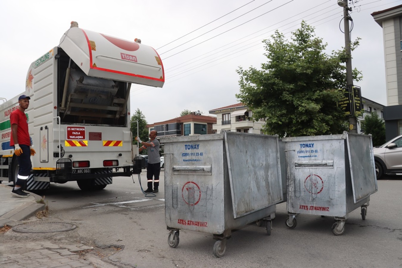KONTEYNERLERE ÇÖPLERİ GELİŞİ GÜZEL ATMAYALIM