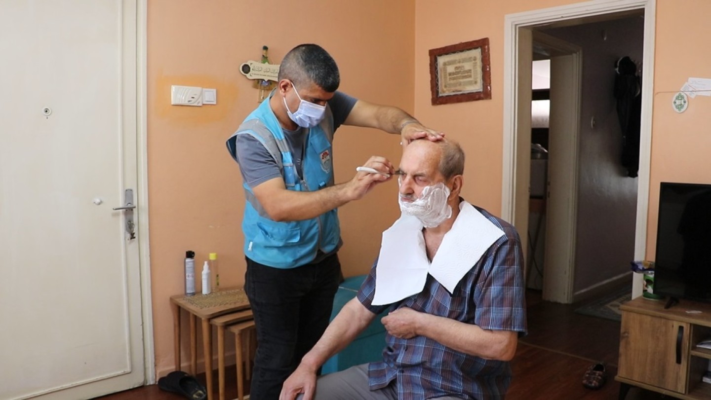 KUAFÖR HİZMETİ DEVAM EDİYOR