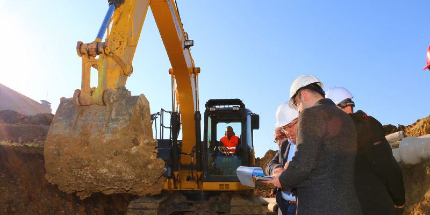 KÜLTÜR MERKEZİ VE CEMEVİ ÇEVRESİNDE ÇALIŞMALAR TAMAMLANIYOR