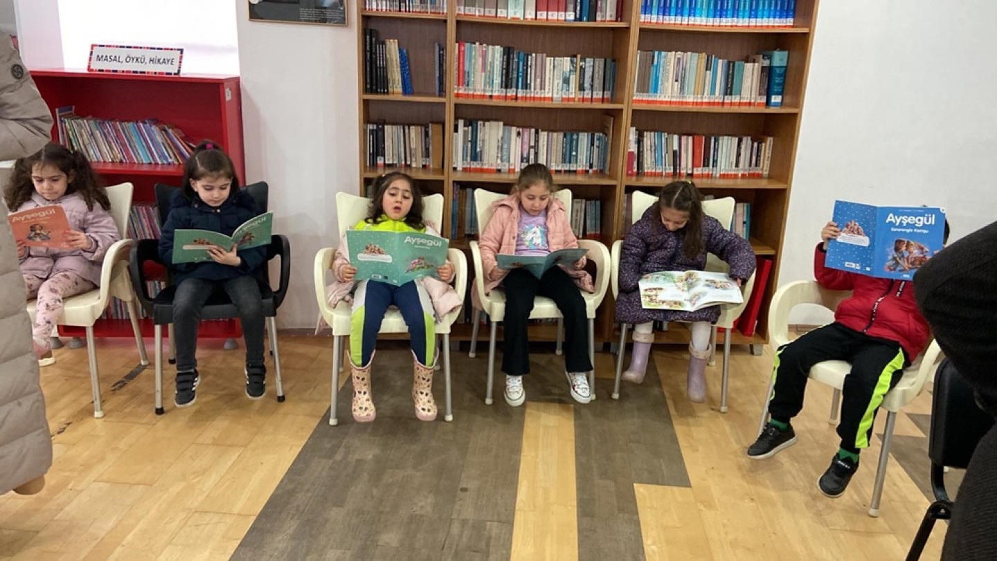 KÜTÜPHANE HAFTASI’NDA ÖĞRENCİLERDEN ZİYARET