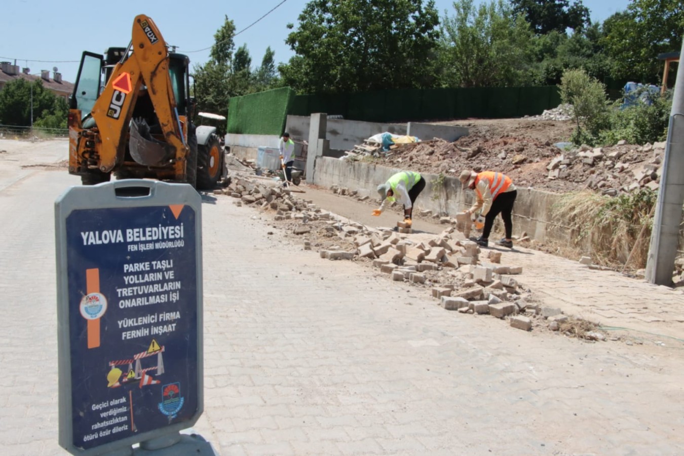 MAHALLELERİMİZDE PARKE YOL VE BORDÜR ÇALIŞMALARI SÜRÜYOR