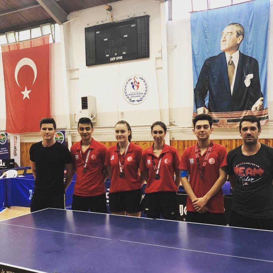 MASA TENİSİ TAKIMI BAŞARIYA DOYMUYOR!