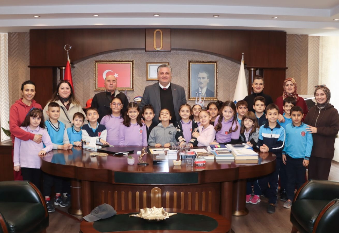 ÖĞRENCİLER’DEN BAŞKAN GÜREL’E ZİYARET