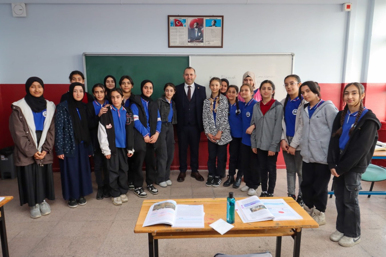 ÖĞRENCİLERİN VİDEOLU DAVETİNE BAŞKAN TUTUK KAYITSIZ KALMADI