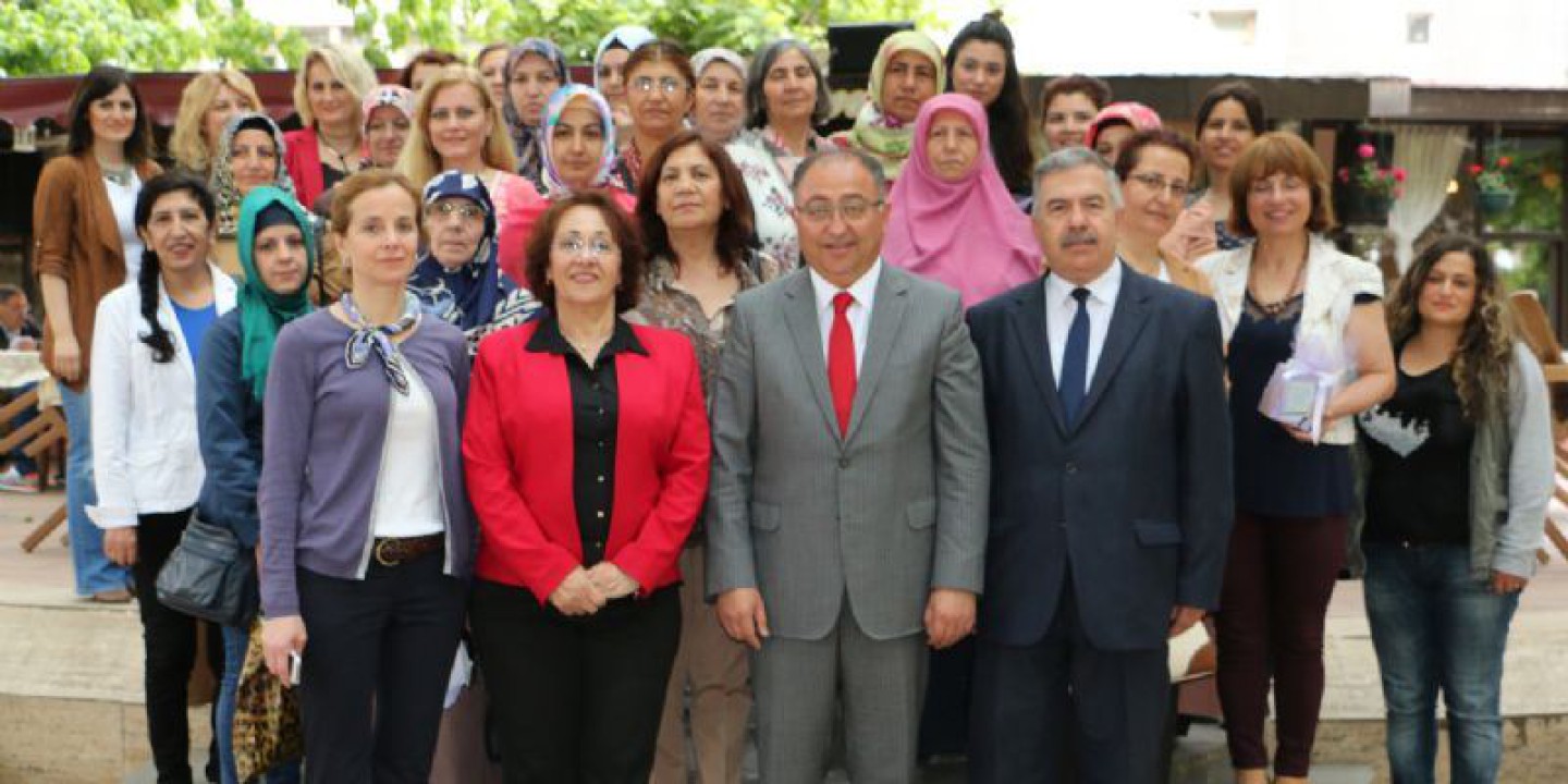 OKUMA-YAZMA KURSUNU TAMAMLAYAN KURSİYERLER SERTİFİKALARINI ALDI