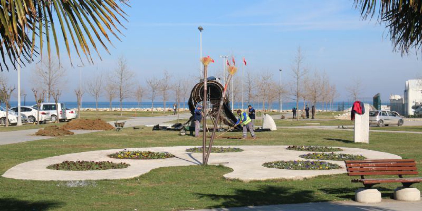 Osmanlı Parkına Çiçek Şelalesi