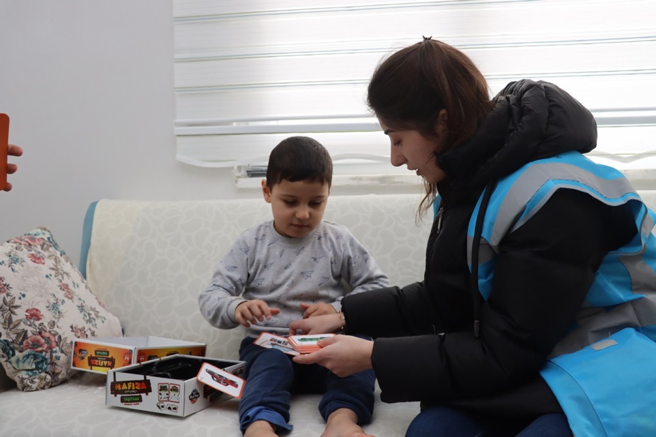 OTİZMLİ ÇOCUKLAR EVLERİNDE ZİYARET EDİLDİ