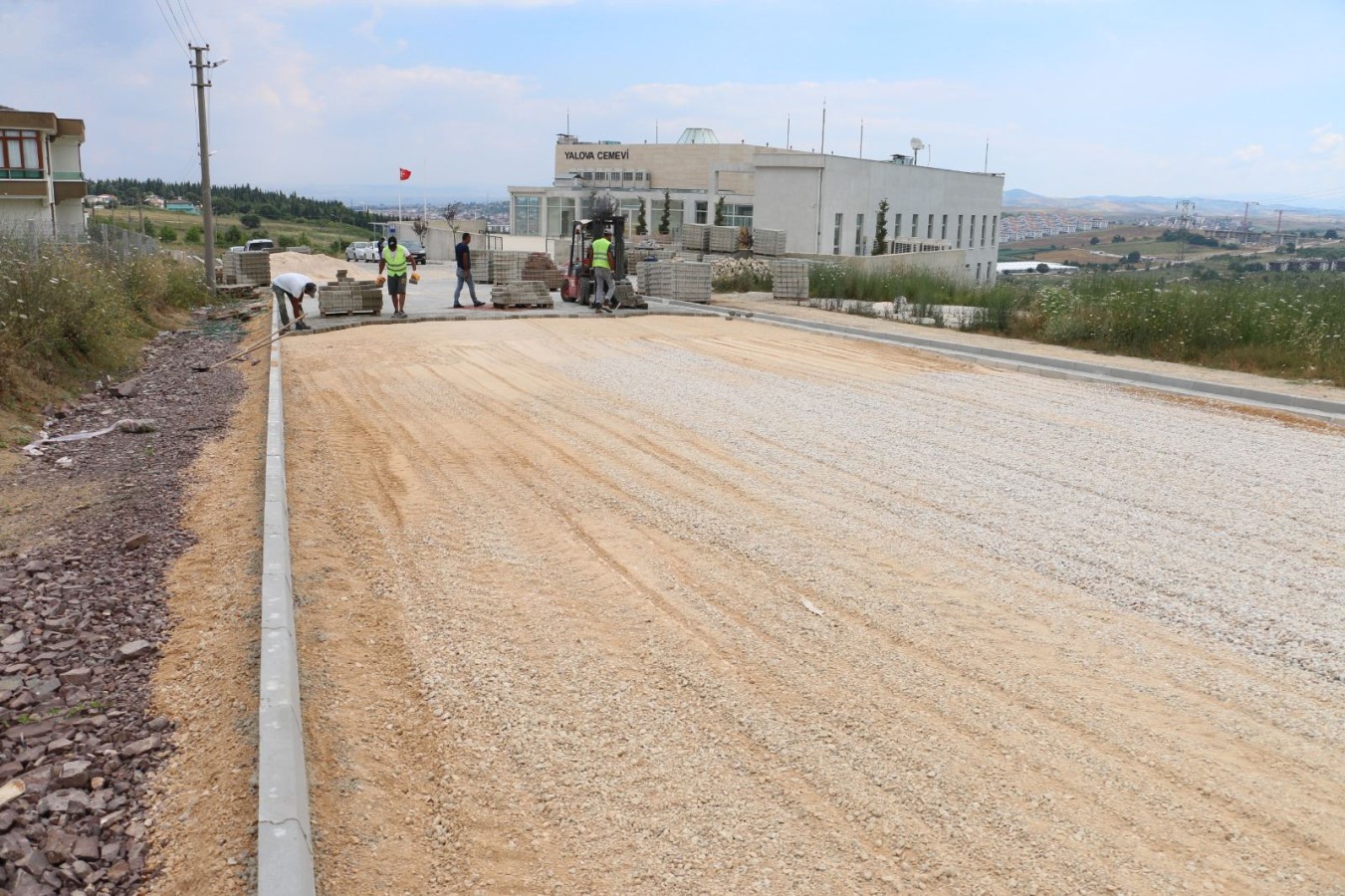 PARKE YOL ÇALIŞMALARI DEVAM EDİYOR