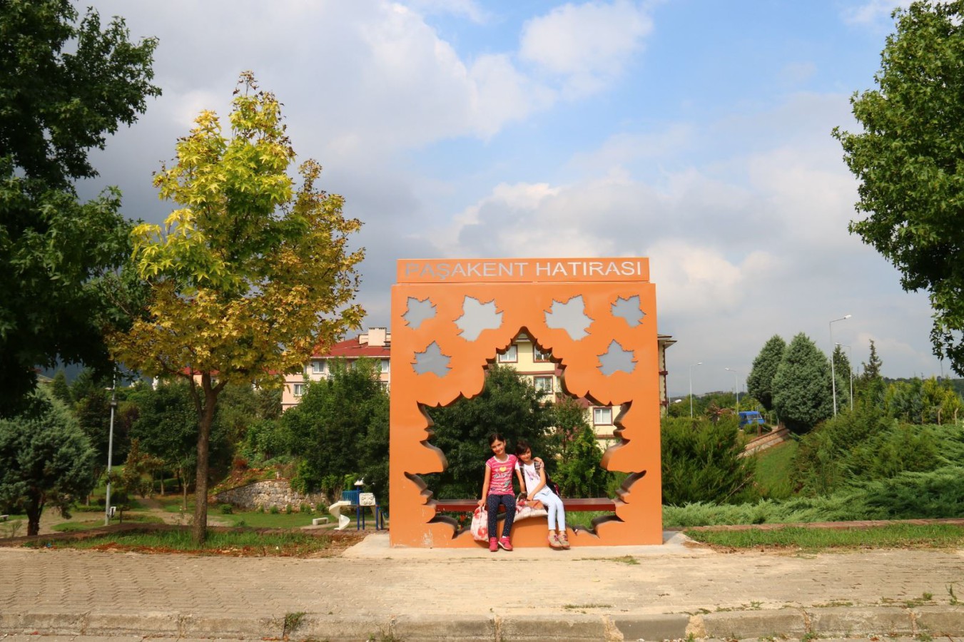 PAŞAKENT MAHALLESİNE ‘ÇINARLI BANK’