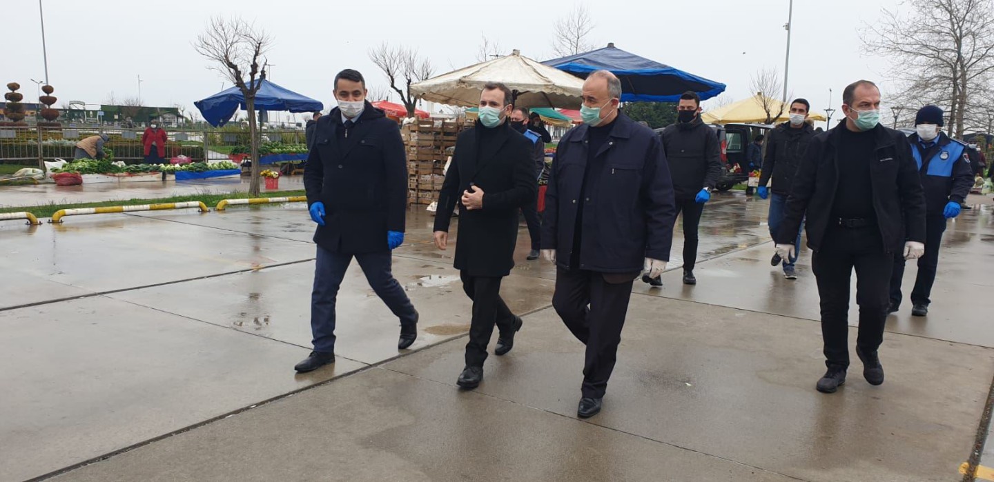 PAZAR ESNAFINA VE VATANDAŞLARA MASKE DAĞITILDI