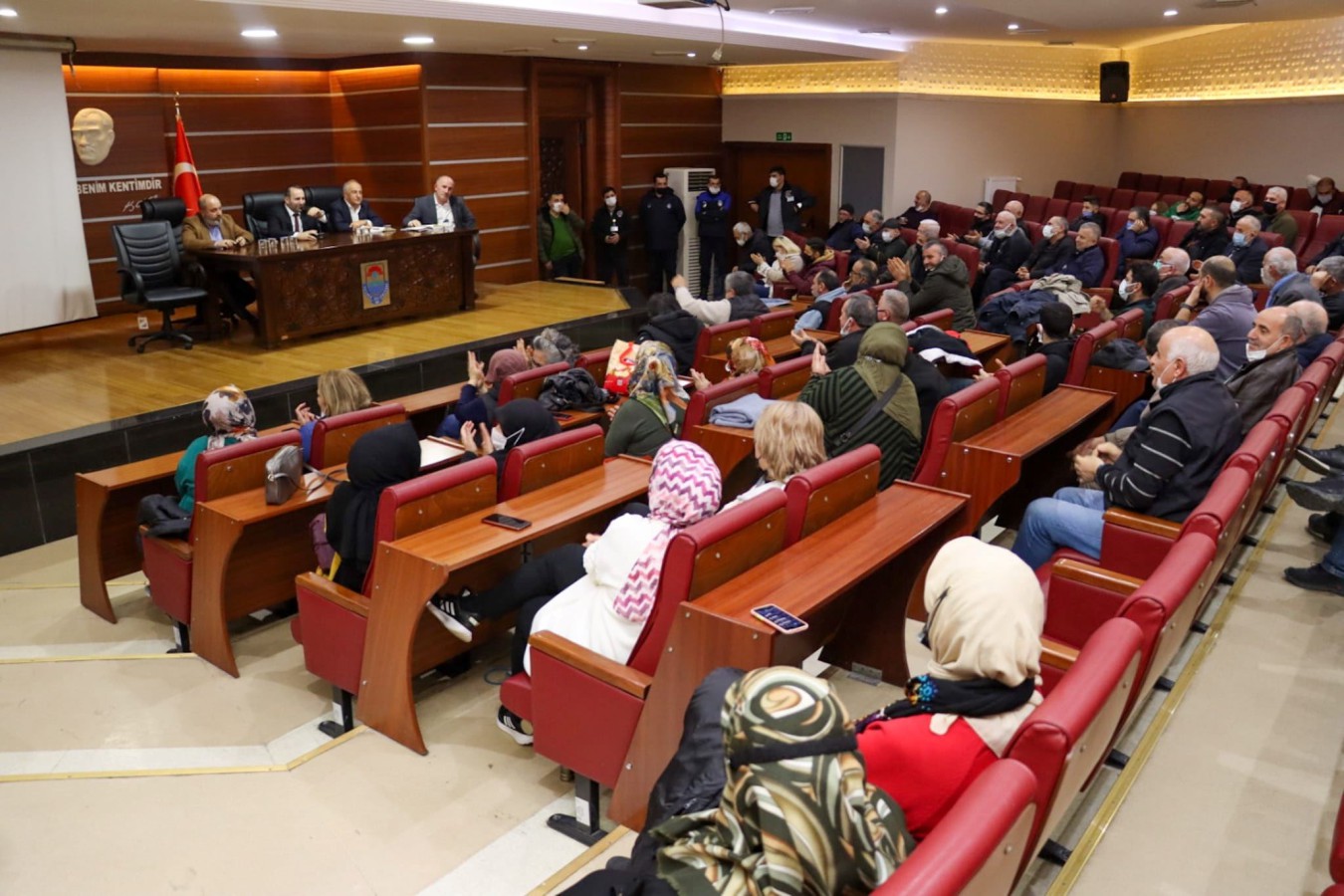 PAZARCI ESNAFININ YÜZÜ, TUTUK İLE GÜLÜYOR