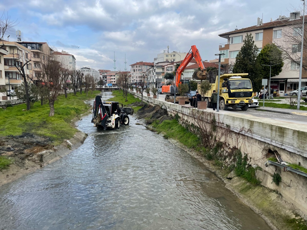 SAFRAN DERESİ’NDE TEMİZLİK ÇALIŞMALARINA BAŞLANDI