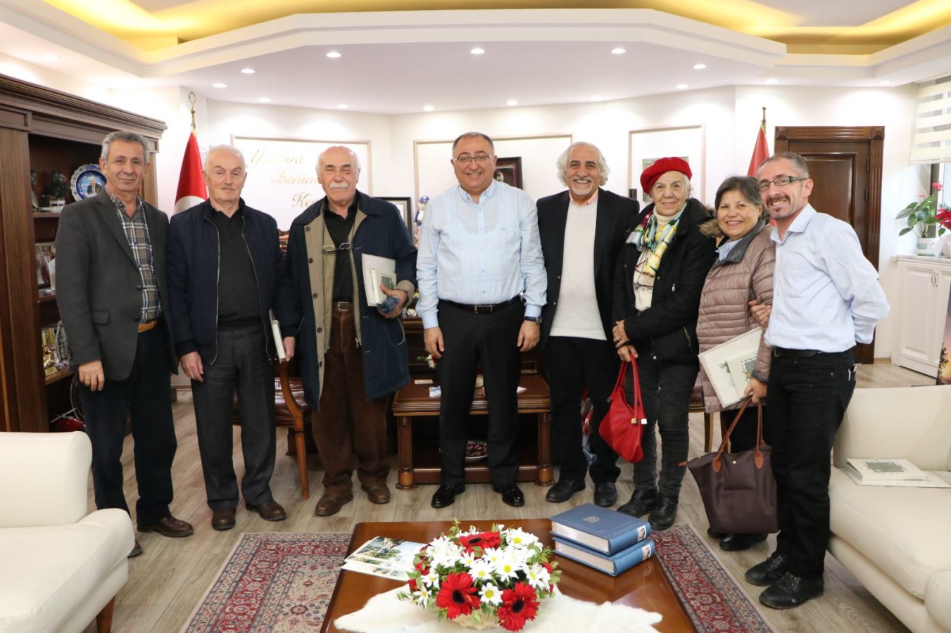 ŞAİR VE YAZARLARDAN BAŞKAN SALMAN’A TEŞEKKÜR