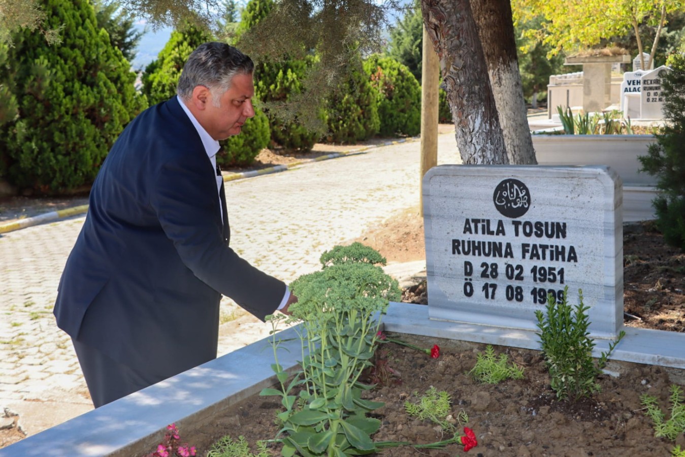 ŞEHİR MEZARLIĞINDA ANMA TÖRENİ GERÇEKLEŞTİRİLDİ