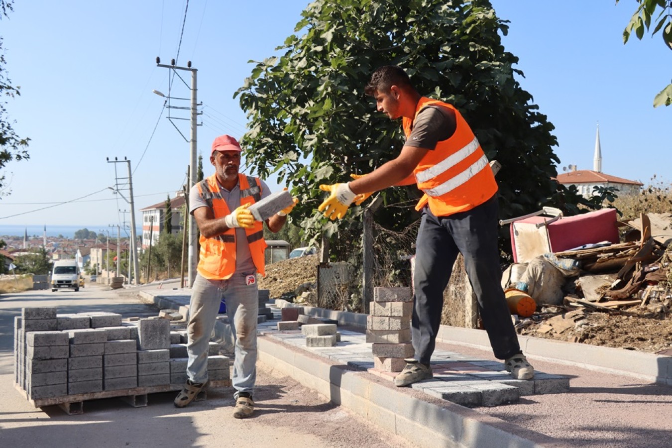 ŞEHİT MURAT PELTEK CADDESİNDE KALDIRIM ÇALIŞMASI BAŞLATILDI