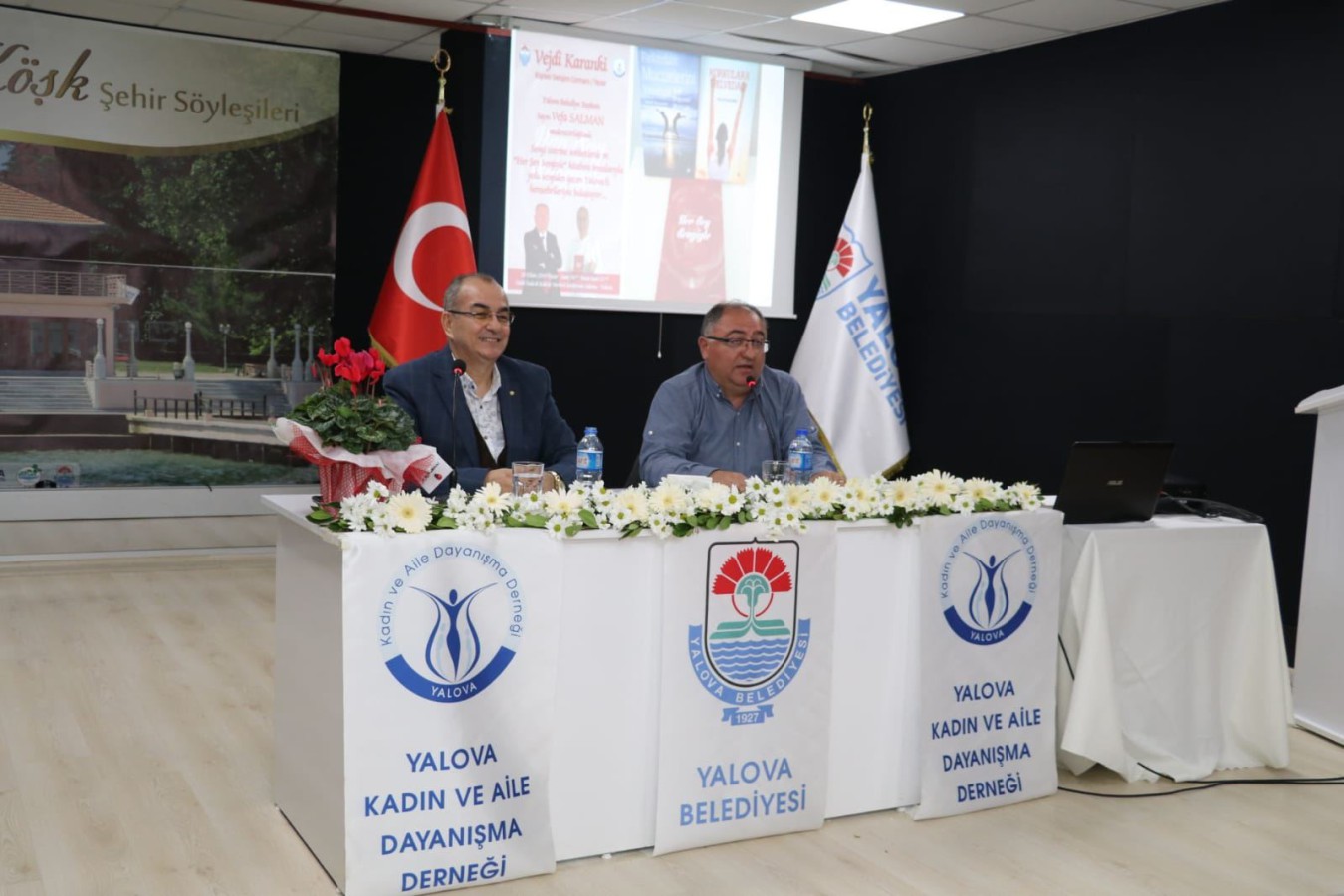 SEVGİNİN BAŞKENTİ YALOVA’DA SEVGİ ÜZERİNE SÖYLEŞİ YAPILDI