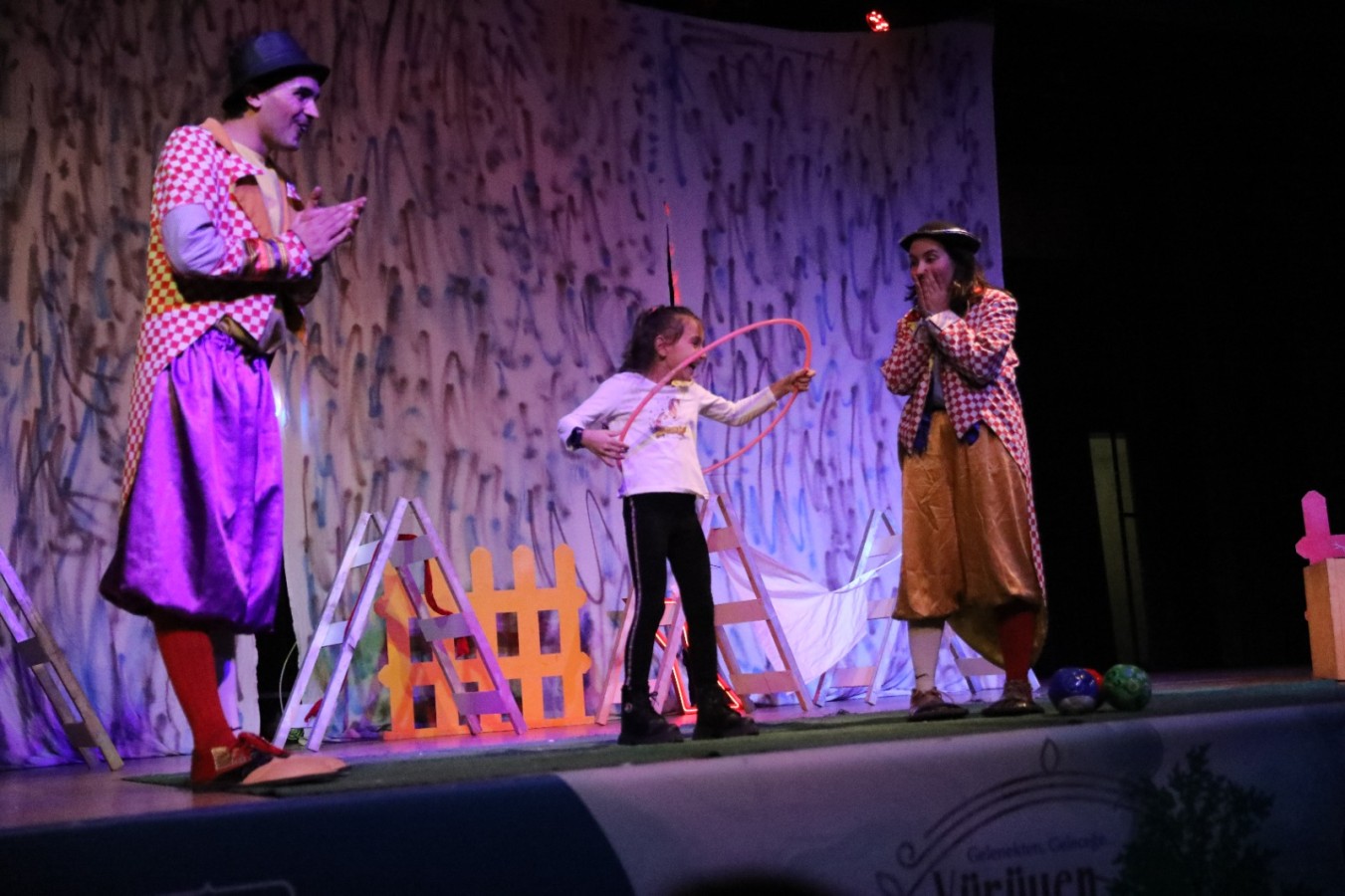 SEVİMLİ KARDEŞLER ÇOCUKLARI EĞLENDİRDİ