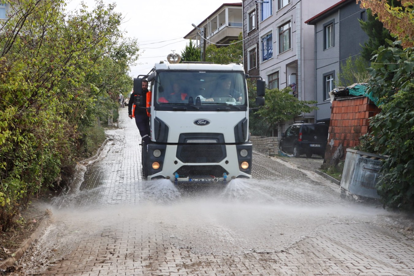 SEYRANTEPE MAHALLESİ’NDE KAPSAMLI TEMİZLİK ÇALIŞMASI