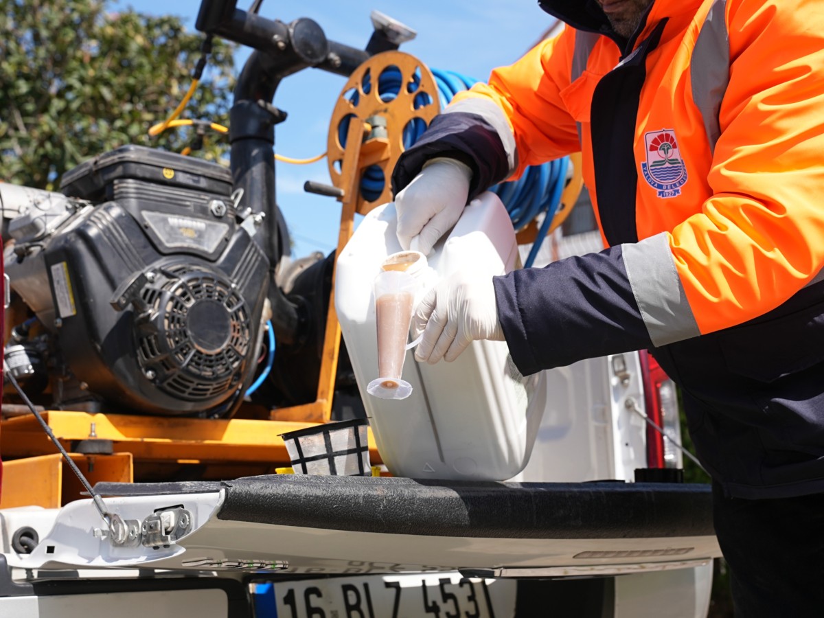 SİVRİSİNEK VE KARASİNEKLERLE MÜCADELE ARALIKSIZ SÜRÜYOR