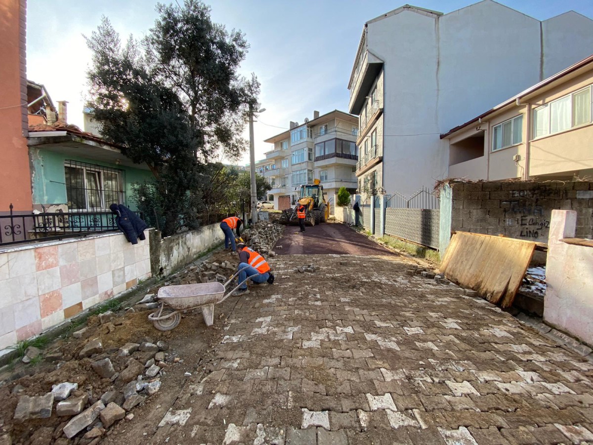 SÜMBÜL SOKAK DA PARKE BAKIM ONARIM ÇALIŞMASI BAŞLADI