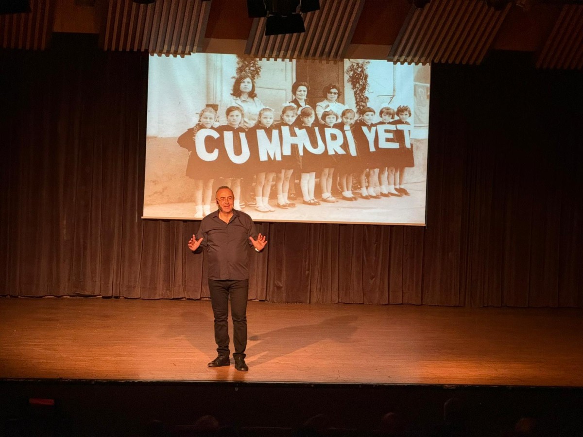 Sunay Akın, Yalova’da “Zafere Giden Yol” ile Cumhuriyet Coşkusunu Yaşattı