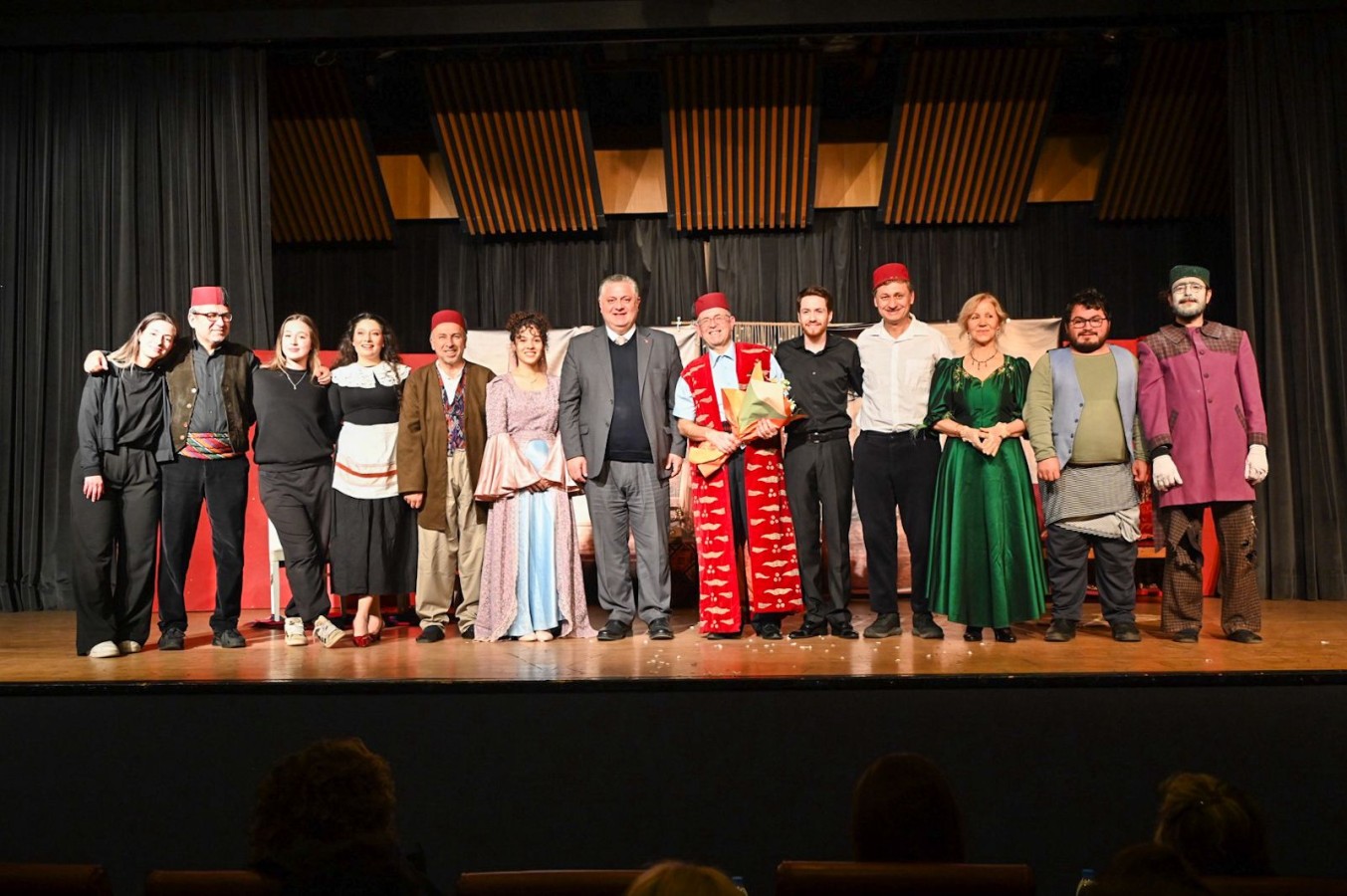 TAHİR İLE ZÜHRE SANATSEVERLERLE BULUŞTU