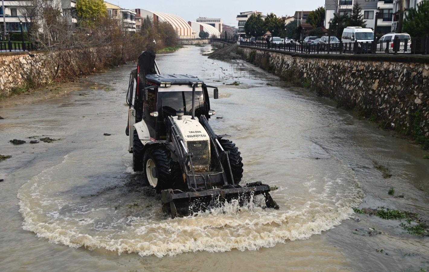 TEMİZLİK ÇALIŞMALARI, ADNAN MENDERES MAHALLESİ’NDE DEVAM EDİYOR
