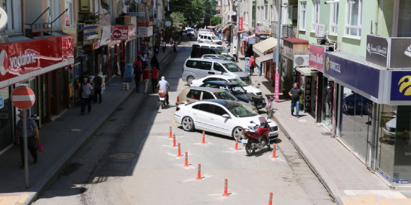 TRAFİK DÜZENLEMELERİ DEVAM EDİYOR