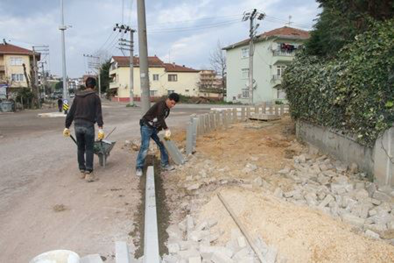 YAHYA KEMAL SOKAKTA ÇALIŞMALAR DEVAM EDİYOR