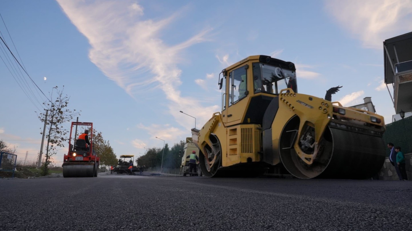 YAKUP ACAR CADDESİ’NDE HUMMALI ÇALIŞMALAR DEVAM EDİYOR