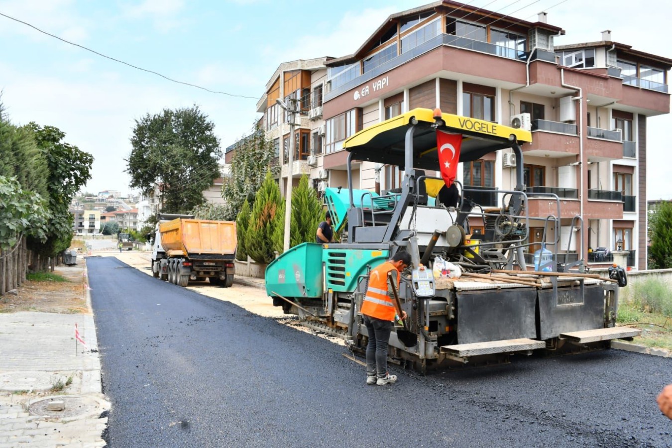 YALOVA BELEDİYESİ ASFALTLAMA İŞLEMLERİNE DEVAM EDİYOR
