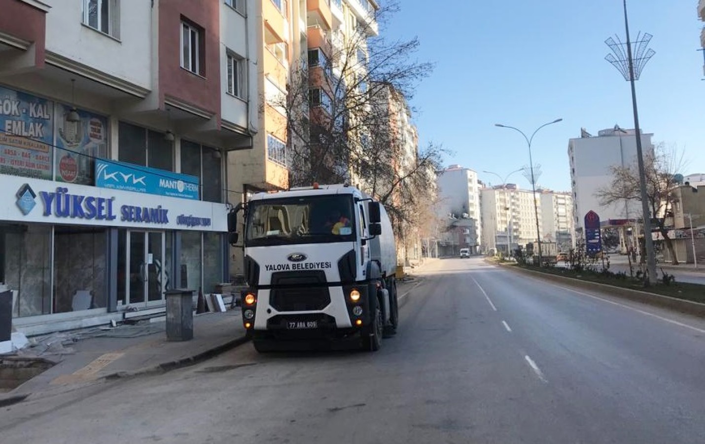 YALOVA BELEDİYESİ DEPREM BÖLGELERİNE LOJİSTİK DESTEĞİNİ SÜRDÜRÜYOR