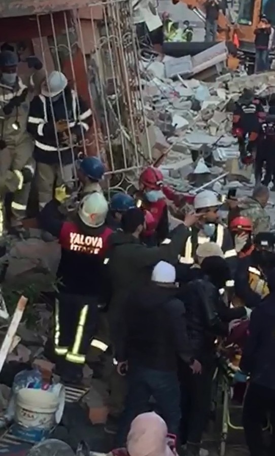 YALOVA BELEDİYESİ DEPREMİN 5. GÜNÜNDE DE MUCİZEYE İMZA ATTI