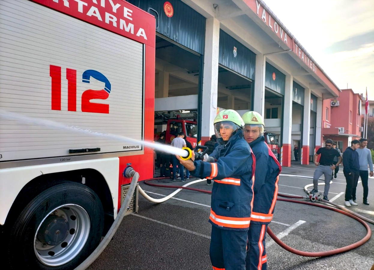 YALOVA BELEDİYESİ İTFAİYESİ’NDEN EĞİTİME YÜZDE 100 DESTEK
