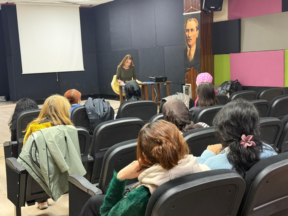 YALOVA BELEDİYESİ KADIN TİYATRO EKİBİYLE SANAT EĞİTİMLERİNİ SÜRDÜRÜYOR