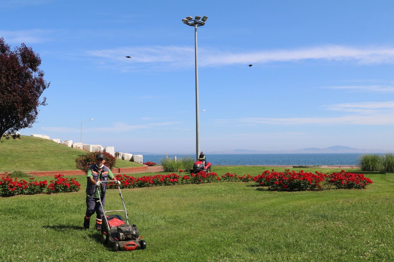 YALOVA BELEDİYESİ KENTİ DAHA GÜZEL GÖRÜNÜME KAVUŞTURMAK İÇİN ÇALIŞIYOR
