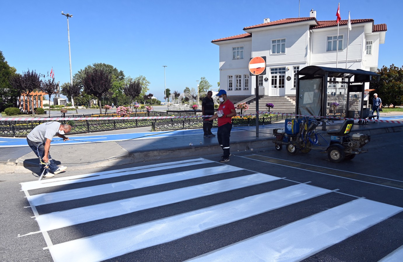 YALOVA BELEDİYESİ TRAFİK İŞARETLERİNİ YENİLİYOR