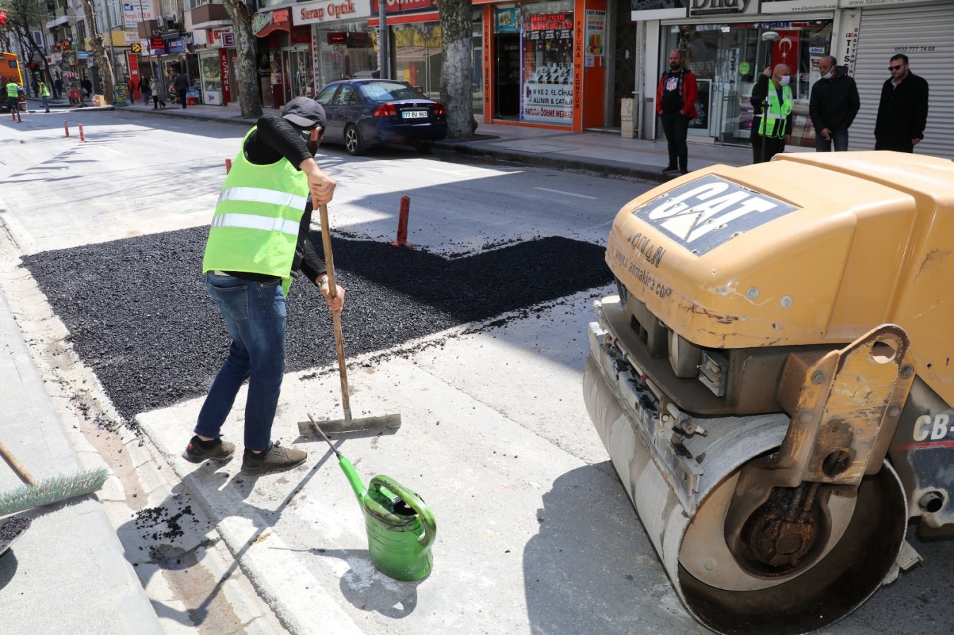 YALOVA BELEDİYESİ YOL İYİLEŞTİRME ÇALIŞMALARINA DEVAM EDİYOR