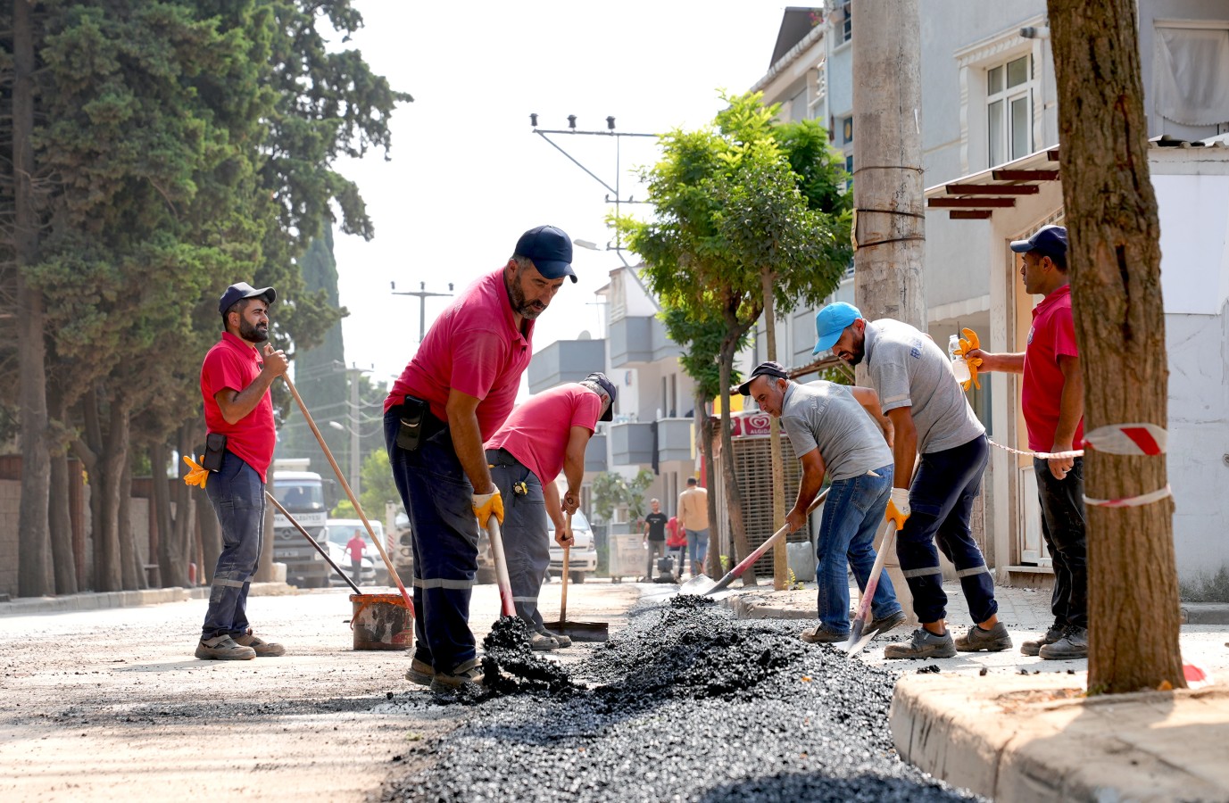 YALOVA BELEDİYESİ'NDEN RADAR CADDESİ'NDE ASFALT YAMA ÇALIŞMASI