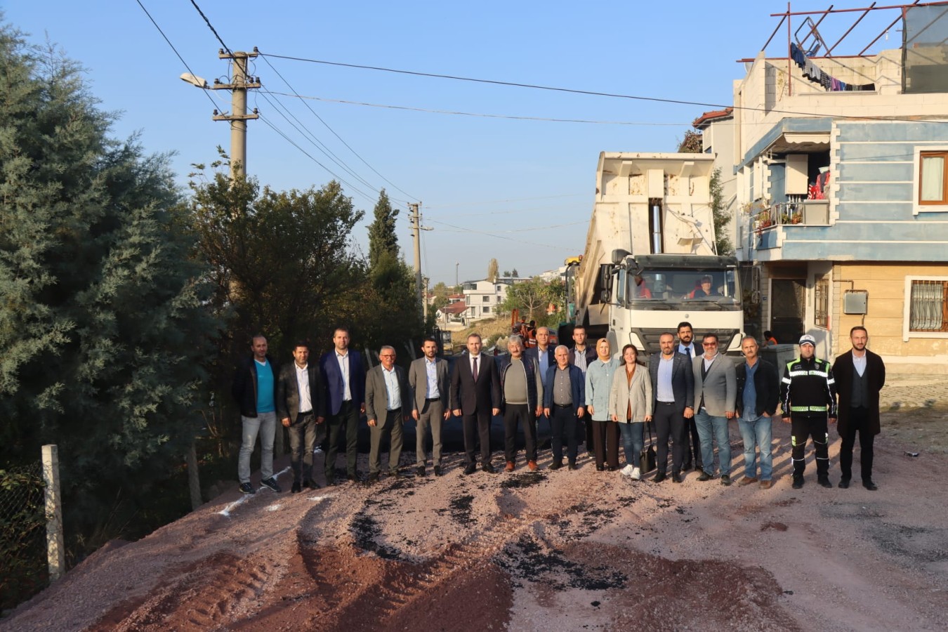 YALOVA BELEDİYESİ’NİN ASFALT SEFERBERLİĞİ DEVAM EDİYOR