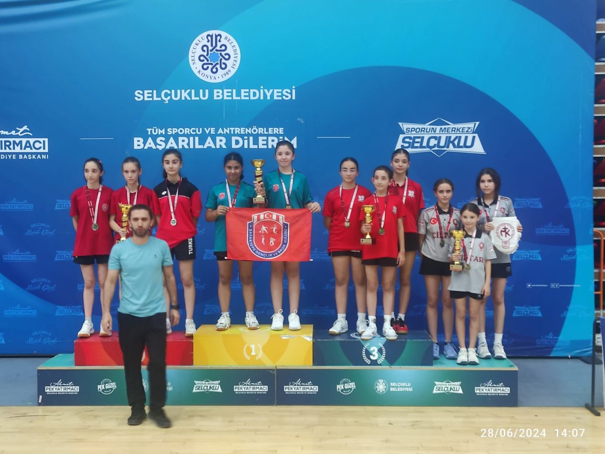 YALOVA BELEDİYESPOR MASA TENİSİ KIZ TAKIMI TÜRKİYE ÜÇÜNCÜ’SÜ