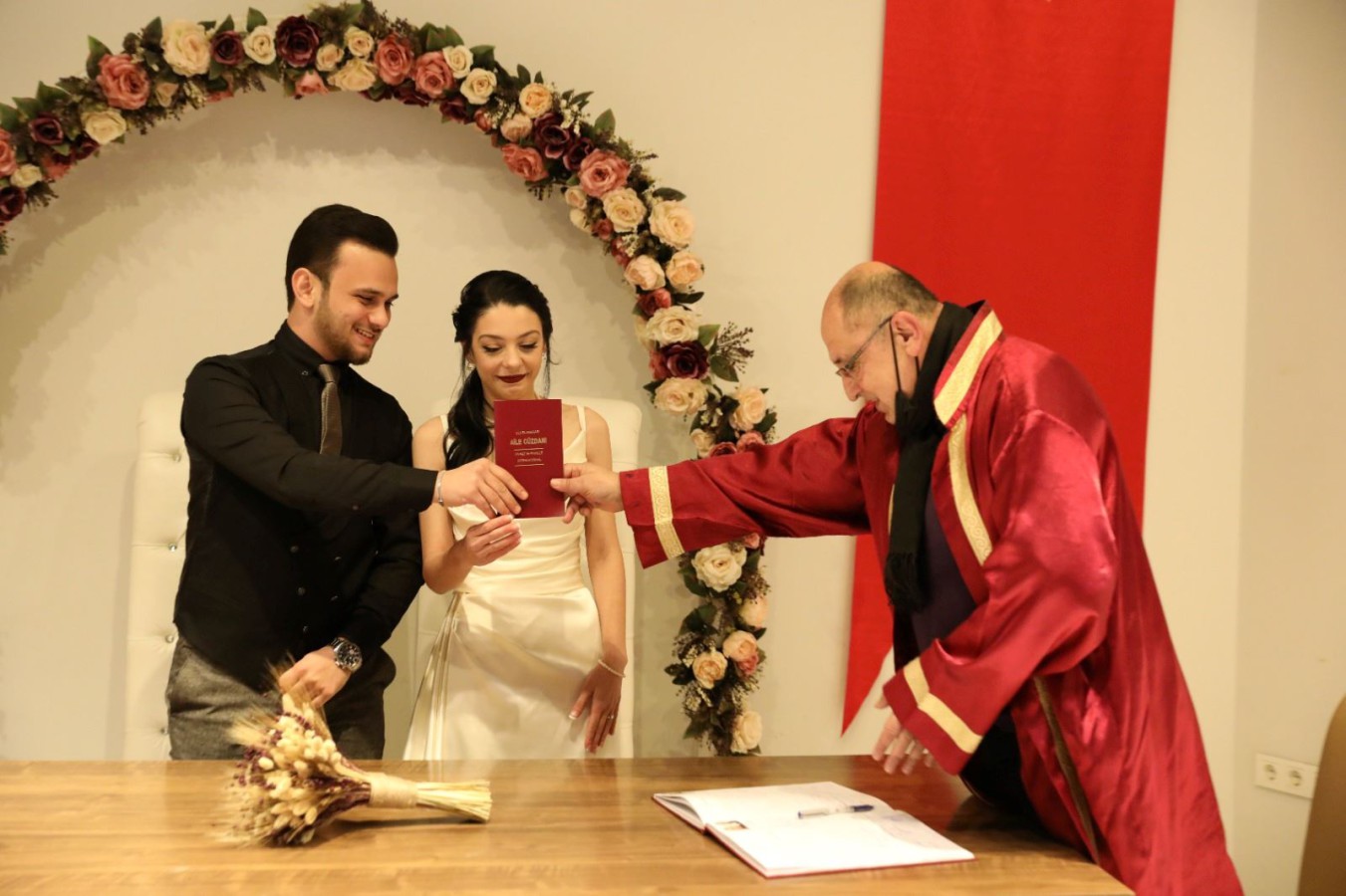 YALOVA’DA ‘2-2-22’ de NİKAHLAR KIYILDI