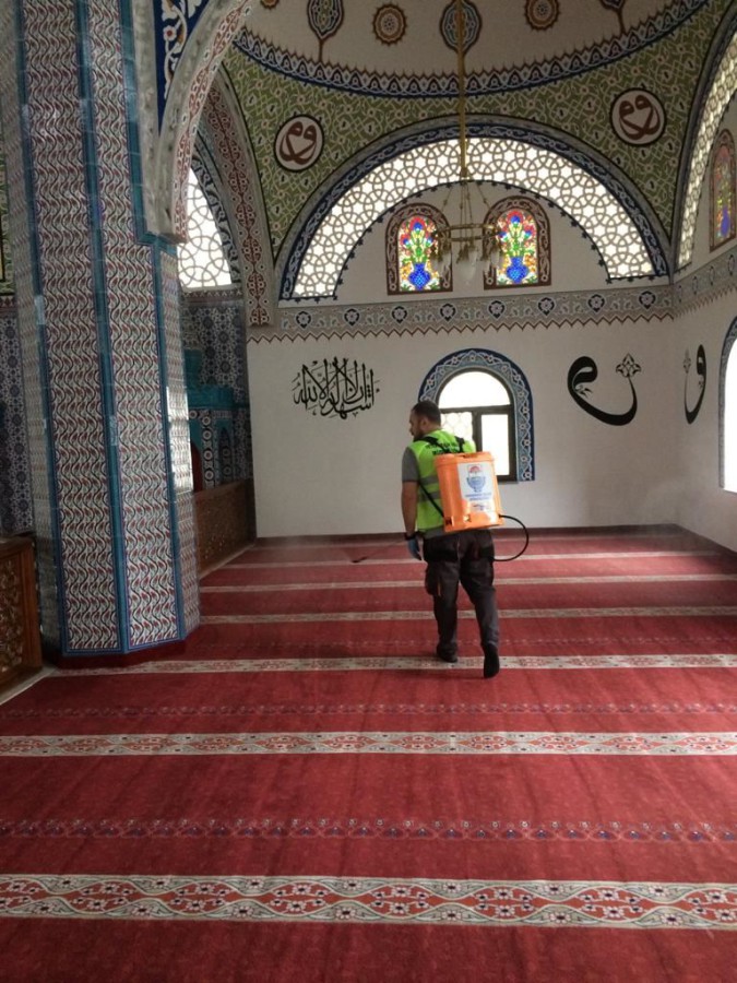 YALOVA’DA CAMİLER DİP KÖŞE TEMİZLENİP DEZENFEKTE EDİLDİ