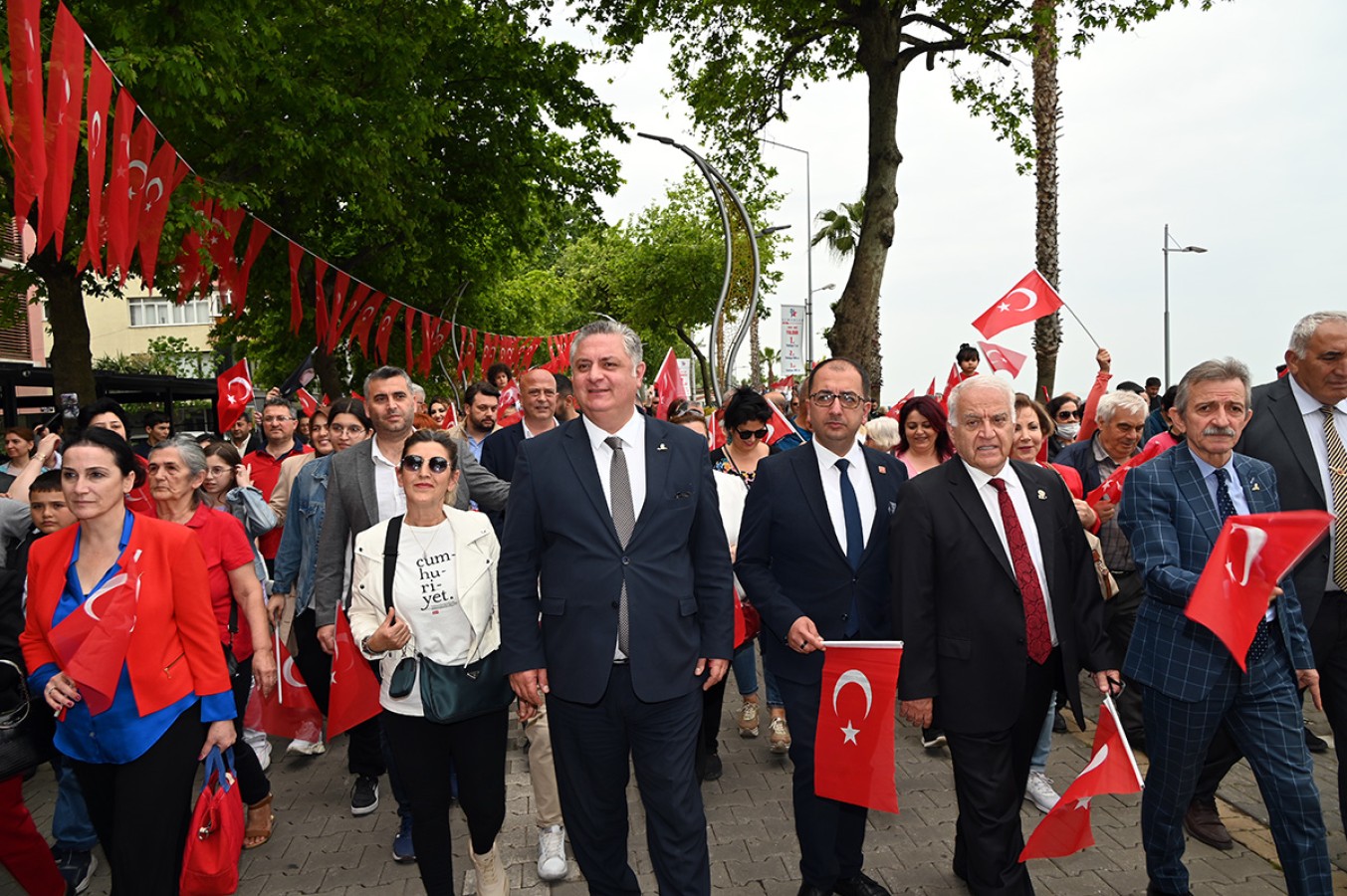 YALOVA’DA COŞKU DOLU 19 MAYIS YÜRÜYÜŞÜ