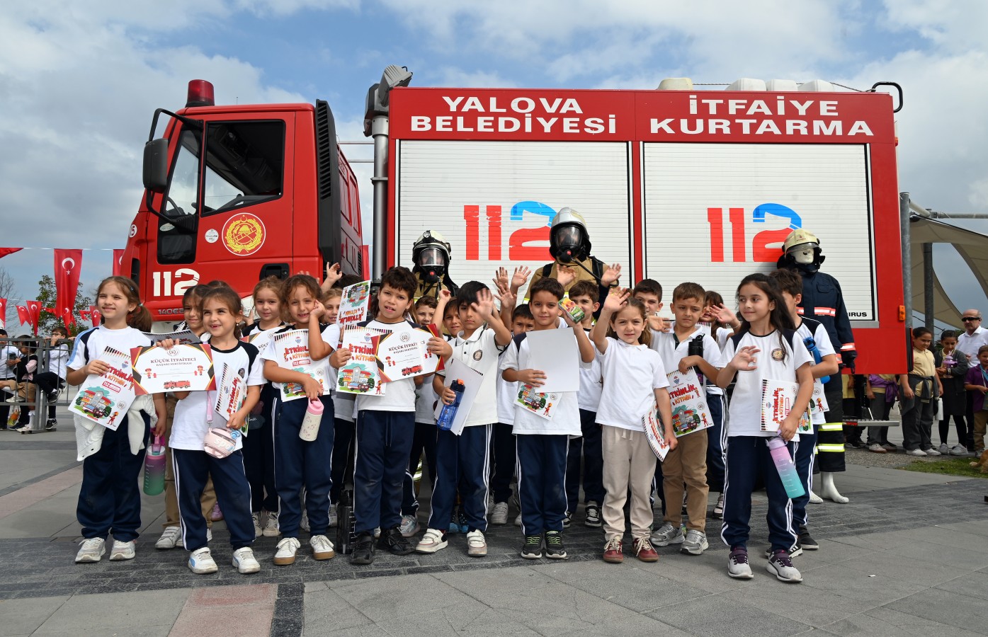YALOVA'DA KÜÇÜK İTFAİYECİLER ETKİNLİĞİ YOĞUN İLGİ GÖRDÜ