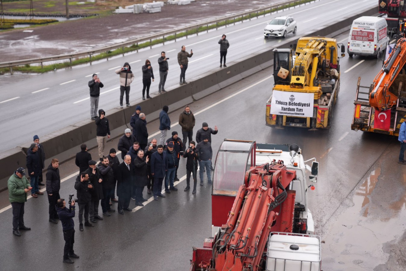 YALOVA'DAN 42 İŞ MAKİNESİ KONVOYU HATAY'A GÖNDERİLDİ