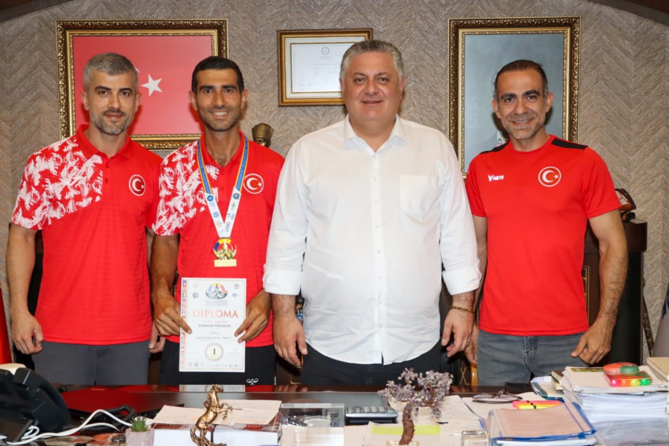 YALOVALI SPORCULAR DÜNYA ŞAMPİYONASI ÖNCESİ BAŞKAN GÜREL’İ ZİYARET ETTİ