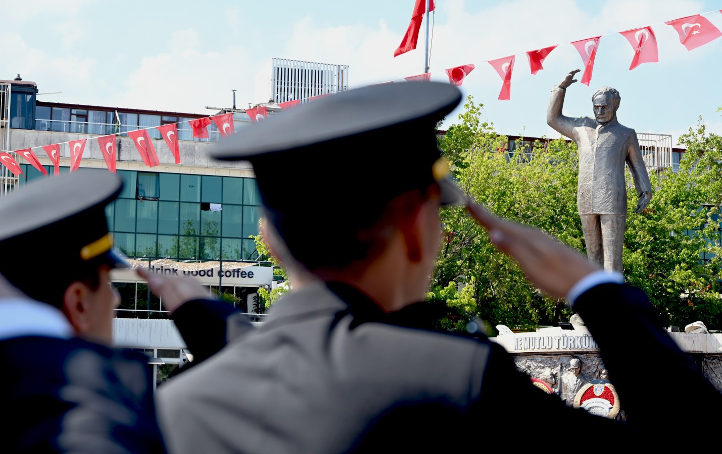 YALOVA’NIN DÜŞMAN İŞGALİNDEN KURTULUŞU COŞKUYLA KUTLANDI